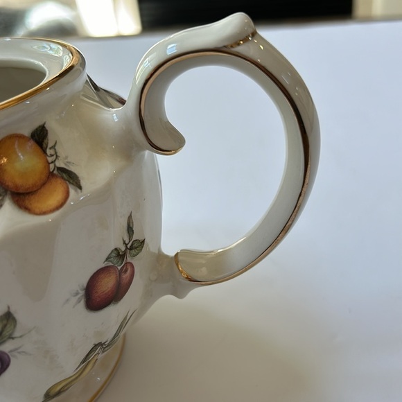 Windsor England Fruit Gold Trimmed Tea Pot - Picture 11 of 13